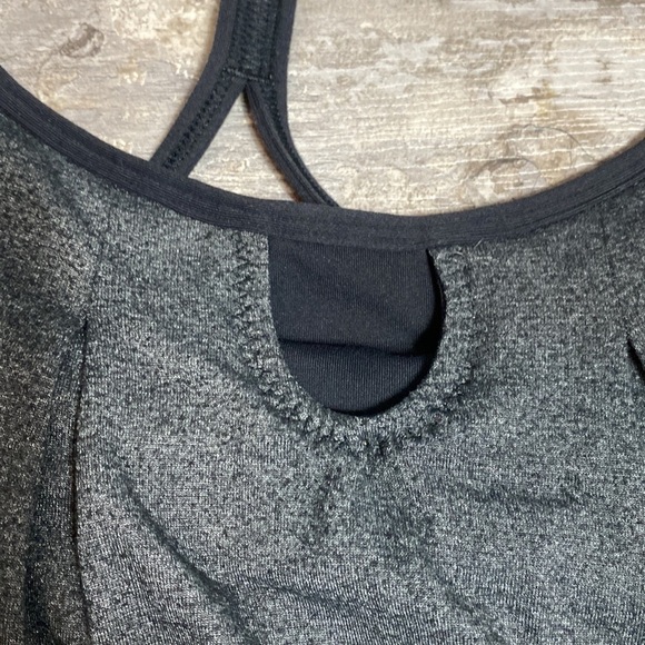 Lululemon No Limits tank gray and black with waistband size 4 keyhole - Picture 7 of 9